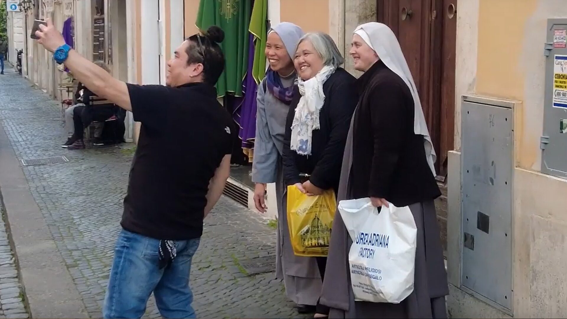 Vai zināt, kur garīdznieki iegādājās liturģiskos priekšmetus un Sv. Misei vajadzīgos piederumus?